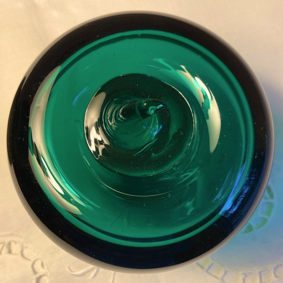 Glass Apple Paperweight Emerald Green Mid Century Modern Glass 3 1/2” Heavy 🍏 - Picture 5 of 6